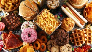Los alimentos grasos agrandan naturalmente el núcleo, pero ¿qué otros factores afectan nuestro peso?  (Imagen: ©beats_ - stock.adobe.com)