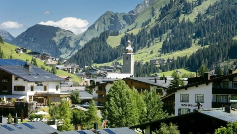 Lech am Arlberg ist zwar ein Nobelskiort, der auch das Monte Carlo der Alpen genannten wird. Doch die Gemeinde hat sich immer seine dörfliche Struktur erhalten. (Bild: Kronen Zeitung, Mathis Fotografie)