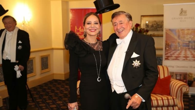 Ornella Muti und Richard Lugner am Opernball: 2022 soll es wieder einen Stargast geben. (Bild: Peter Tomschi)