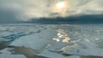 Selbst bei einem Szenario mit geringen CO₂-Emissionen könnte die Arktis schon ein Jahrzehnt früher im Sommer eisfrei sein als bisher angenommen. (Bild: AP)