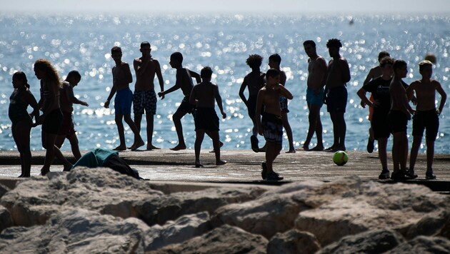 Reiserückkehrer halten derzeit das Infektionsteam auf Trab. (Bild: AFP)