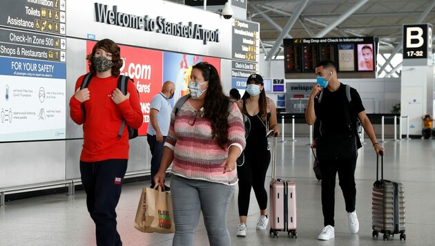 Flughafen London Stansted: Einreisende aus Österreich müssen ab Samstag in Großbritannien wieder zwei Wochen in Quarantäne. (Bild: AFP)