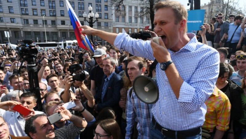 Dieses Bild zeigt Nawalny bei einer Anti-Putin-Kundgebung im Mai 2018 (Bild: AFP)