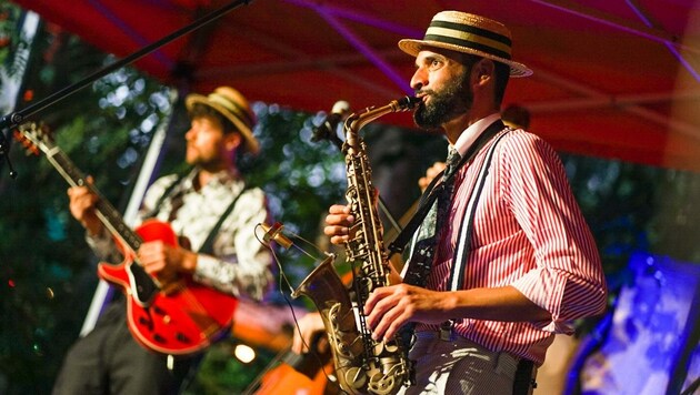 Die „Schwing Jazz Band“ beim Konzert an der „Ranch“. Danach folgte „Neon & the Deons“. (Bild: Michael Geißler)