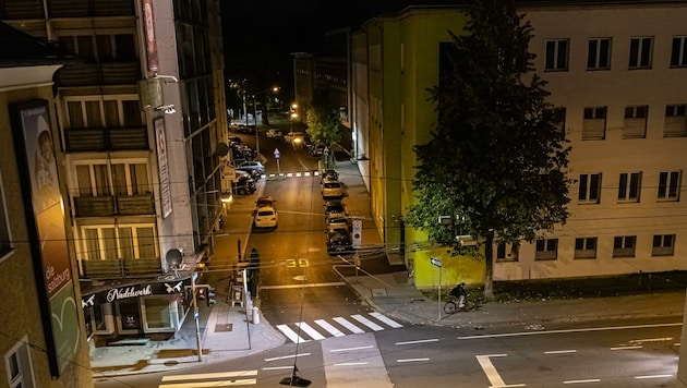 In vielen Teilen der Stadt Salzburg war es am Donnerstagabend plötzlich dunkel - um 22.30 Uhr ging die Straßenbeleuchtung aber wieder an. (Bild: Dipl.Ing.(FH) Alexander Killer)