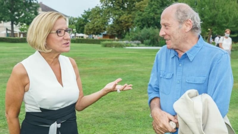 Landeshauptfrau Johanna Mikl-Leitner (ÖVP) und Regisseur Robert Dornhelm bei der diesjährigen Grafenegg-Festival-Eröffnung (Bild: Andreas Tischler / picturedesk.com)