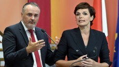 SPÖ-Chefin Pamela Rendi-Wagner kritisiert die ÖVP und will eine „Koalition der Betroffenen“. (Bild: APA/ROLAND SCHLAGER, APA/HERBERT NEUBAUER, Krone KREATIV)