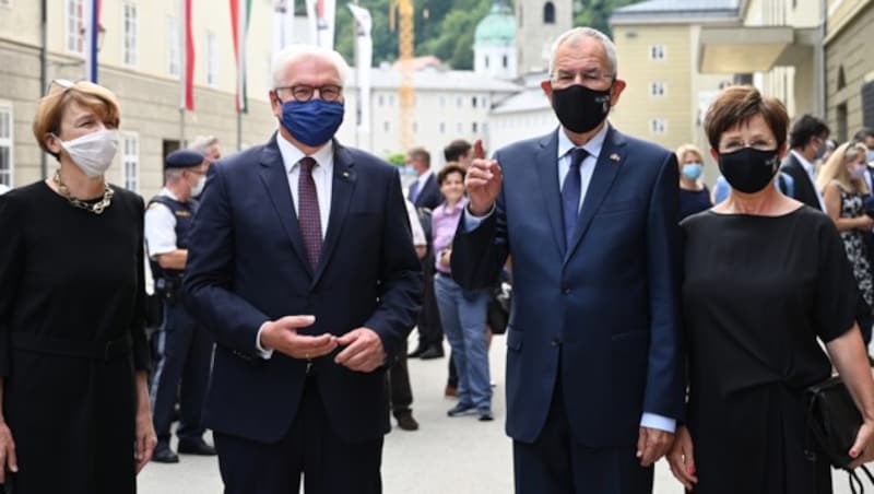 Der deutsche Bundespräsident Frank-Walter Steinmeier mit seiner Frau Elke Büdenbender und Bundespräsident Alexander Van der Bellen mit First Lady Doris Schmidauer besuchten heuer die Salzburger Festspiele. (Bild: APA/BARBARA GINDL)