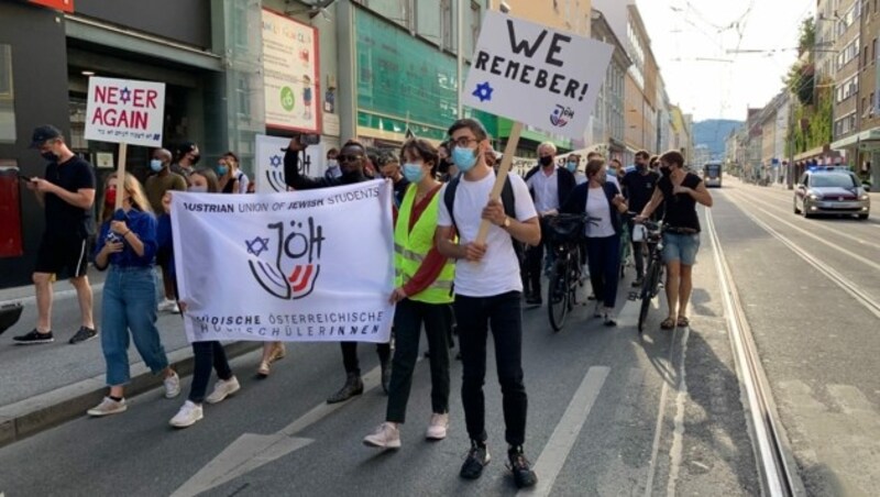 Eine Solidaritätskundgebung nach dem Angriff in Graz (Bild: APA/Ingrid Kornberger)