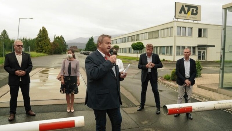 Arbeiterkammer-Vertreter, Gewerkschafter, Landespolitiker unterstützten Michael Leitner. (Bild: Sepp Pail)