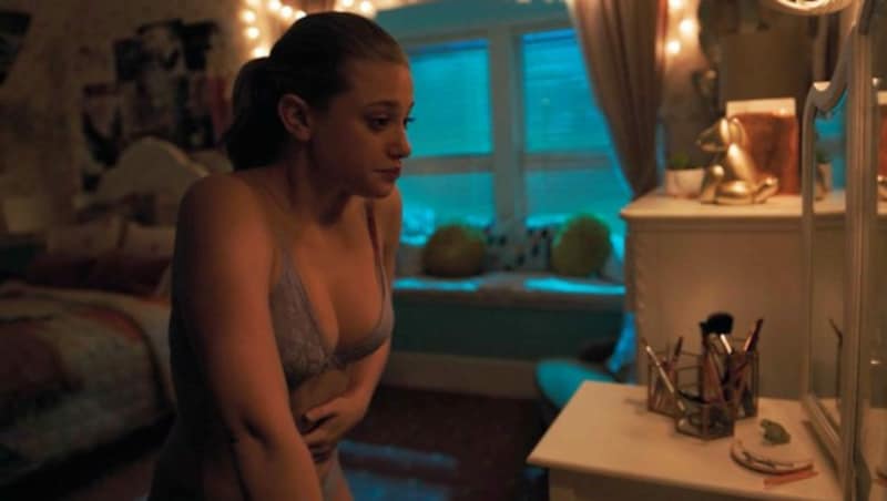 In der letzten Staffel von „Riverdale“ musste sich Lili Reinhart halb nackt vor der Kamera zeigen. (Bild: www.viennareport.at)