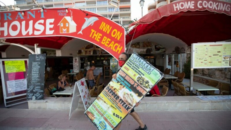 Der Reiseveranstalter TUI stornierte bereits am 9. August alle Urlaube aus Großbritannien. In Magaluf auf Mallorca sind üblicherweise besonders viele Touristen aus dem Vereinigten Königreich. (Bild: AFP)