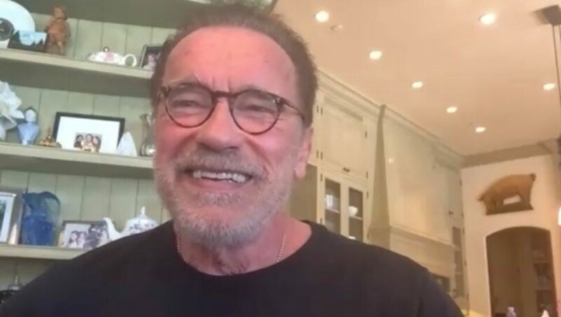 Arnold Schwarzenegger gut gelaunt beim Video-Interview mit „Krone“-Korrespondent Dierk Sindermann (Bild: Enterpress News)