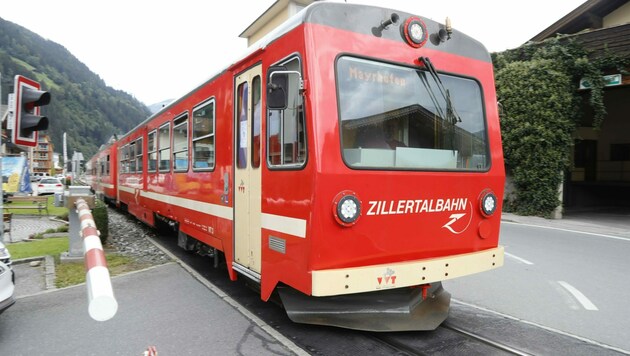 Derzeit benötigt die Bahn für die Strecke Jenbach bis Mayrhofen 55 Minuten. Die neue wäre zehn Minuten schneller. (Bild: Birbaumer Christof)