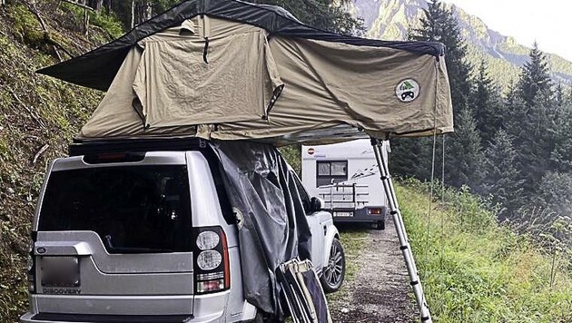 Mit neuester Camping-Technik wird der schmalste Almweg zum geräumigen Schlafzimmer. (Bild: Tiroler Bergwacht)