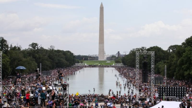 Zahlreiche Menschen drängten sich während der Demonstrationen am Lincoln Memorial in Washington. (Bild: AFP/Getty Images/Natasha Moustache)