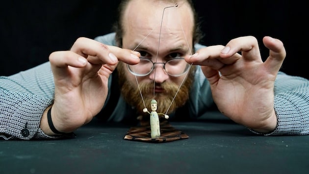 Max Tröbinger kann große und kleine Marionetten animieren (Bild: Winkler Reinhard)