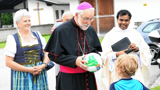 Bischof Josef Marketz hielt die Festmesse bei der Weihe der Filialkirche in Föderlach. (Bild: SOBE HERMANN)