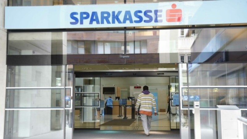 Die Banken sind laut OeNB besser für eine Pleitewelle gerüstet als etwa vor der Finanzkrise 2008. Grund dafür sei etwa ein Effizienzgewinn, der auch zur Reduktion der Bankfilialen führte. (Bild: Birbaumer Christof)