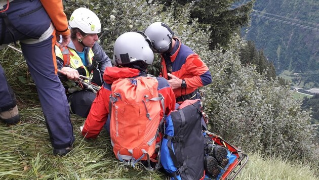 Eine 69-jährige Niederösterreicherin stürzte am Montagnachmittag im Bereich der Schoppachhöhe (Kaprun) über eine Rinne ab. Sie verstarb noch an der Unfallstelle. (Bild: Bergrettung Kaprun)