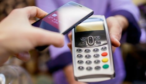 Vor allem Jüngere sind beim mobilen Bezahlen weit vorne.