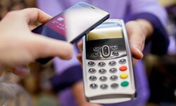 Der NFC-Chip im Smartphone macht es zur bequemen digitalen Geldbörse – allerdings eröffnet er ...