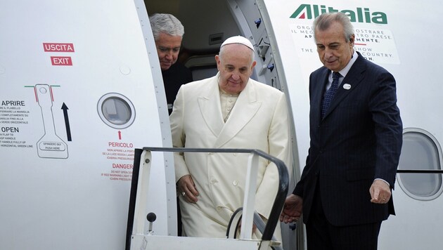 Bis auf Weiteres im Vatikan gestrandet: Papst Franziskus (Bild: AFP PHOTO/SEBASTIEN BOZON)