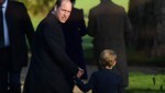 Prinz William mit Prinz George bei der traditionellen Weihnachtsmesse der Royals in Sandringham (Bild: AFP)