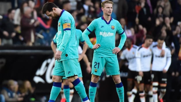 Frenkie De Jong (re.) und Lionel Messi (Bild: AFP )