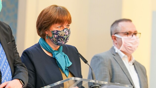 Jarmila Razova ist als Oberste Gesundheitsbeamtin eine der wesentlichsten Berater der Tschechischen Regierung - nun hat sie sich selbst mit dem Virus angesteckt. (Bild: vlada.cz)