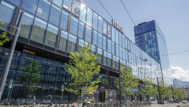 Nach dem Hotel im Perron ist ein weiterer Großbetrieb am Bahnhof geplant, dann ist Schluss (Bild: Tschepp Markus)