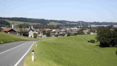 In der Nähe von Obertrum kam es am Donnerstag zu einem Verkehrsunfall mit Todesfolge. (Bild: ANDREAS TROESTER)