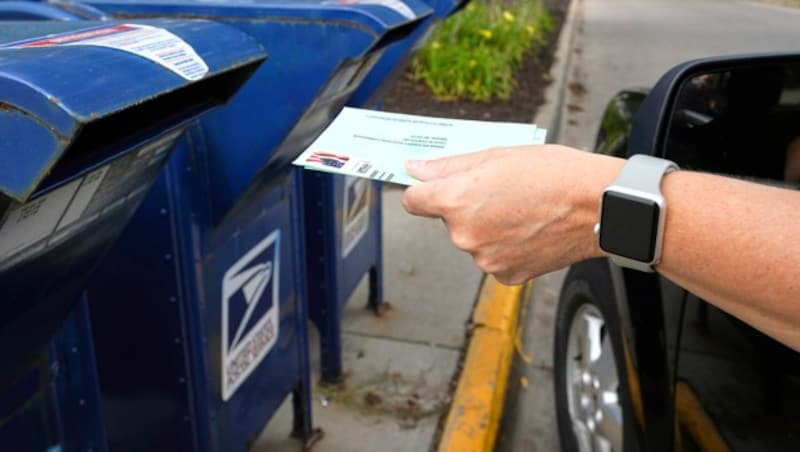 Die Bundesstaaten versenden bereits die Stimmzettel für die Briefwahl. Daher können Wähler bereits ihre Stimme per Post abgeben. (Bild: AP)