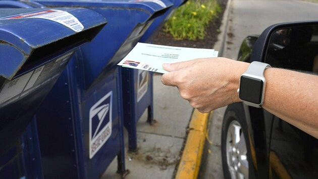 Die Bundesstaaten versenden bereits die Stimmzettel für die Briefwahl. Daher können Wähler bereits ihre Stimme per Post abgeben. (Bild: AP)