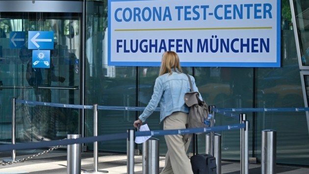 Von einer Panne bei der Übermittlung von Testergebnissen in Bayern sollen 10.000 Personen betroffen sein. (Bild: AFP)
