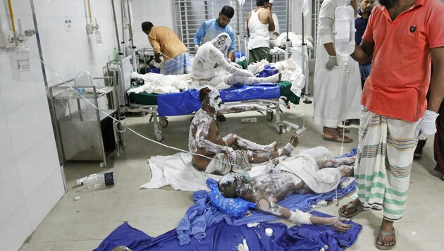 40 Verletzte mussten mit zum Teil schweren Verbrennungen im Spital behandelt werden. (Bild: AP)