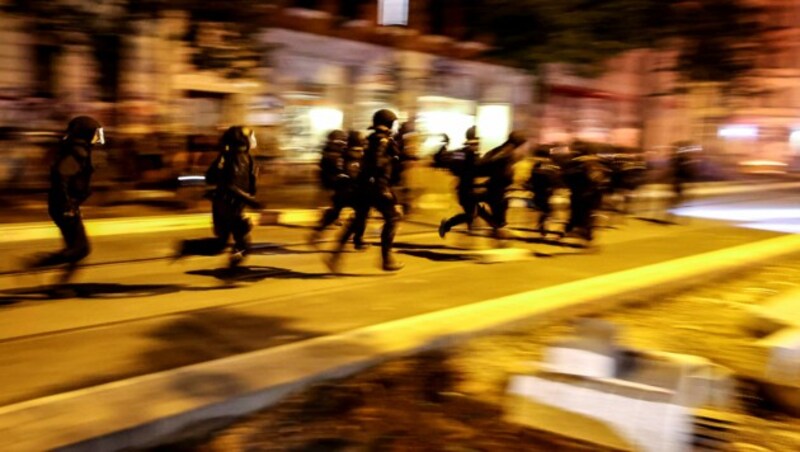 Seit Tagen ist die Polizei in Leipzig gefordert. (Bild: APA/dpa-Zentralbild/Jan Woitas)