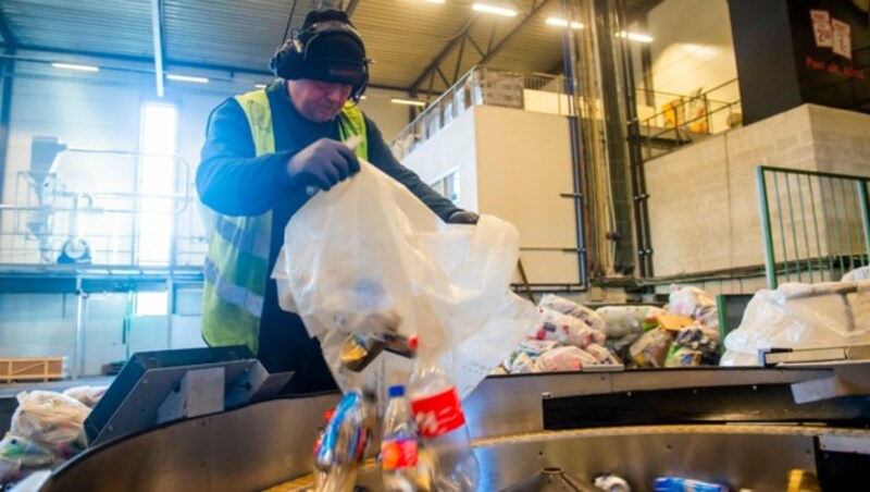 Ein Recycling-Werk in Norwegen. Das skandinavische Land hat eine Recyclingquote von 97 Prozent und liegt damit zehn Jahre vor dem EU-Ziel. (Bild: AFP)