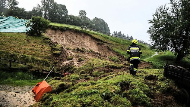 Im obersteirischen Bezirk Murtal kam es zu kleinräumigen Überflutungen und Hangrutschungen. (Bild: APA/THOMAS ZEILER)