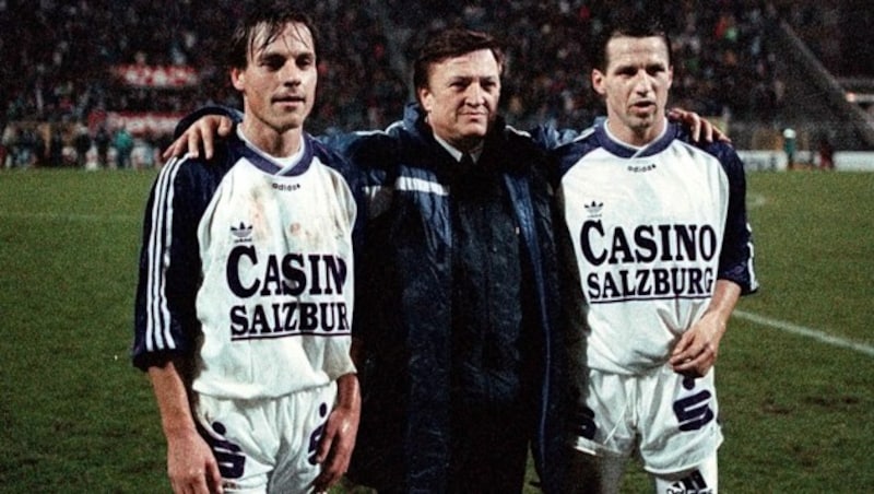 Ein Bild aus glorreichen Austria Salzburg-Zeiten: Hermann Stadler (li.) und Leo Lainer (re.) mit Trainer-Legende Otto Baric. (Bild: ©KRUG)