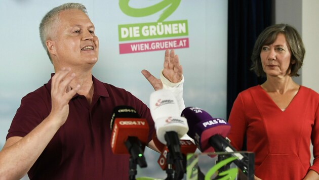 Der Grüne Klubobmann David Ellensohn und Vizebürgermeisterin Birgit Hebein (Bild: APA/ROBERT JAEGER)