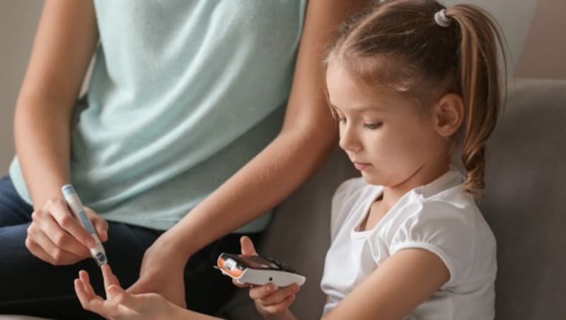 Mehrfach den Zuckergehalt bestimmen gehört zu den täglichen Aufgaben von Diabetikern. (Bild: Africa Studio/stock.adobe.com)