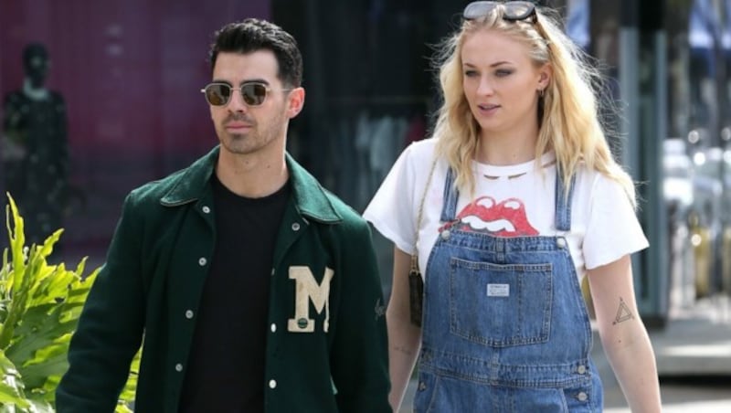 Sophie Turner mit Ehemann Joe Jonas (Bild: www.PPS.at)