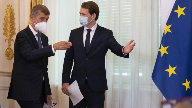 Kanzler Sebastian Kurz und sein tschechischer Kollege Andrej Babis (Bild: AFP)