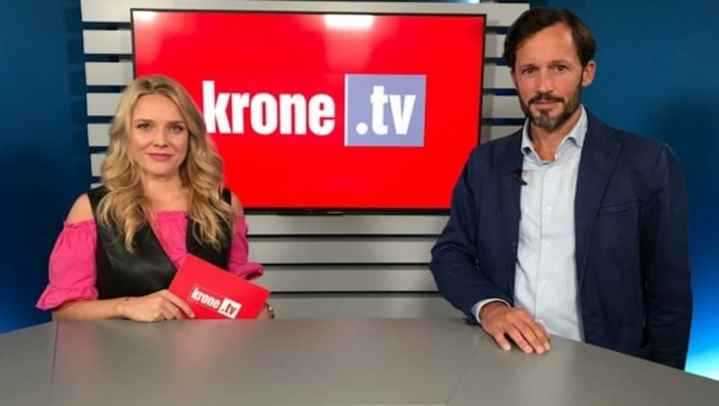 krone.tv-Moderatorin Raphaela Scharf und Caritas-Geschäftsführer Klaus Schwertner (Bild: krone.tv)