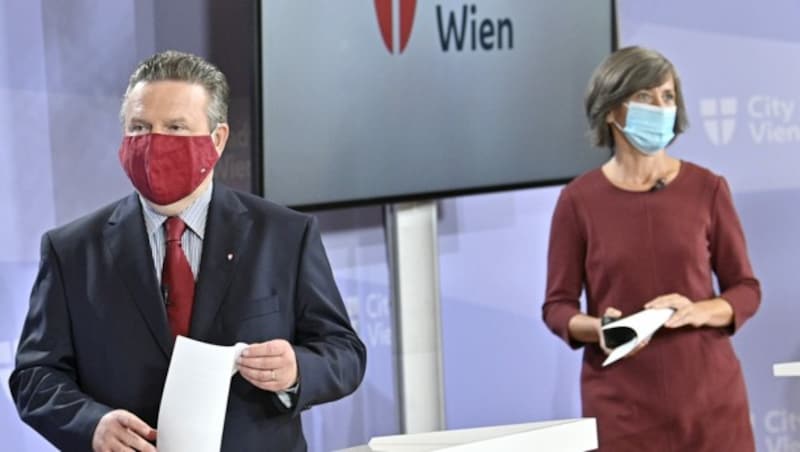 Michael Ludwig (SPÖ) und Vizebürgermeisterin Birgit Hebein (Grüne) (Bild: APA/HANS PUNZ)