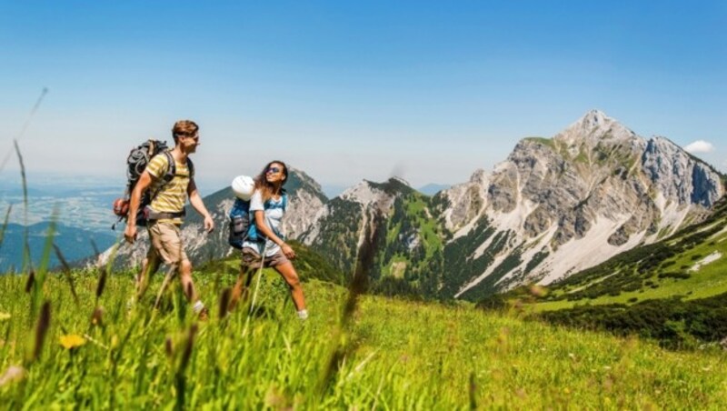 Durch die hohe Frequenz auf Wanderwegen und Klettersteigen hat sich auch die Zahl der Unfälle deutlich erhöht. (Bild: mauritius images / Westend61 / Uwe Umstätter)