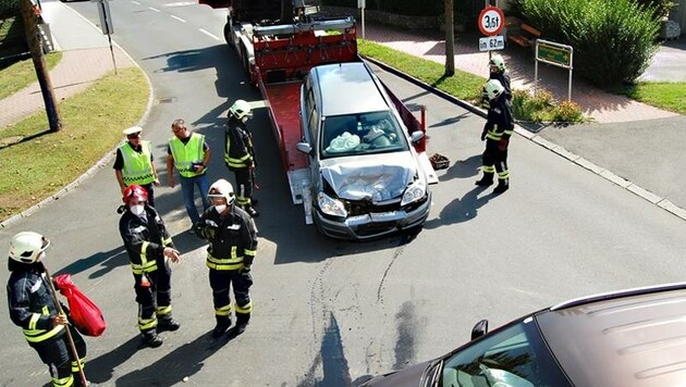 Nur Blechschaden gab es beim Crash zwischen zwei Autos in Pinkafeld. (Bild: Schulter Christian)