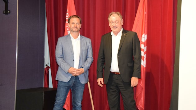Roland Fürst gratulierte dem neuen Bezirksvorsitzenden Posch (re.) zur Wahl. (Bild: SPÖ Burgenland)