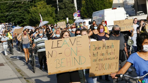 Die knapp 300 Demonstranten forderten ein Umdenken der Bundesregierung (Bild: Tschepp Markus)